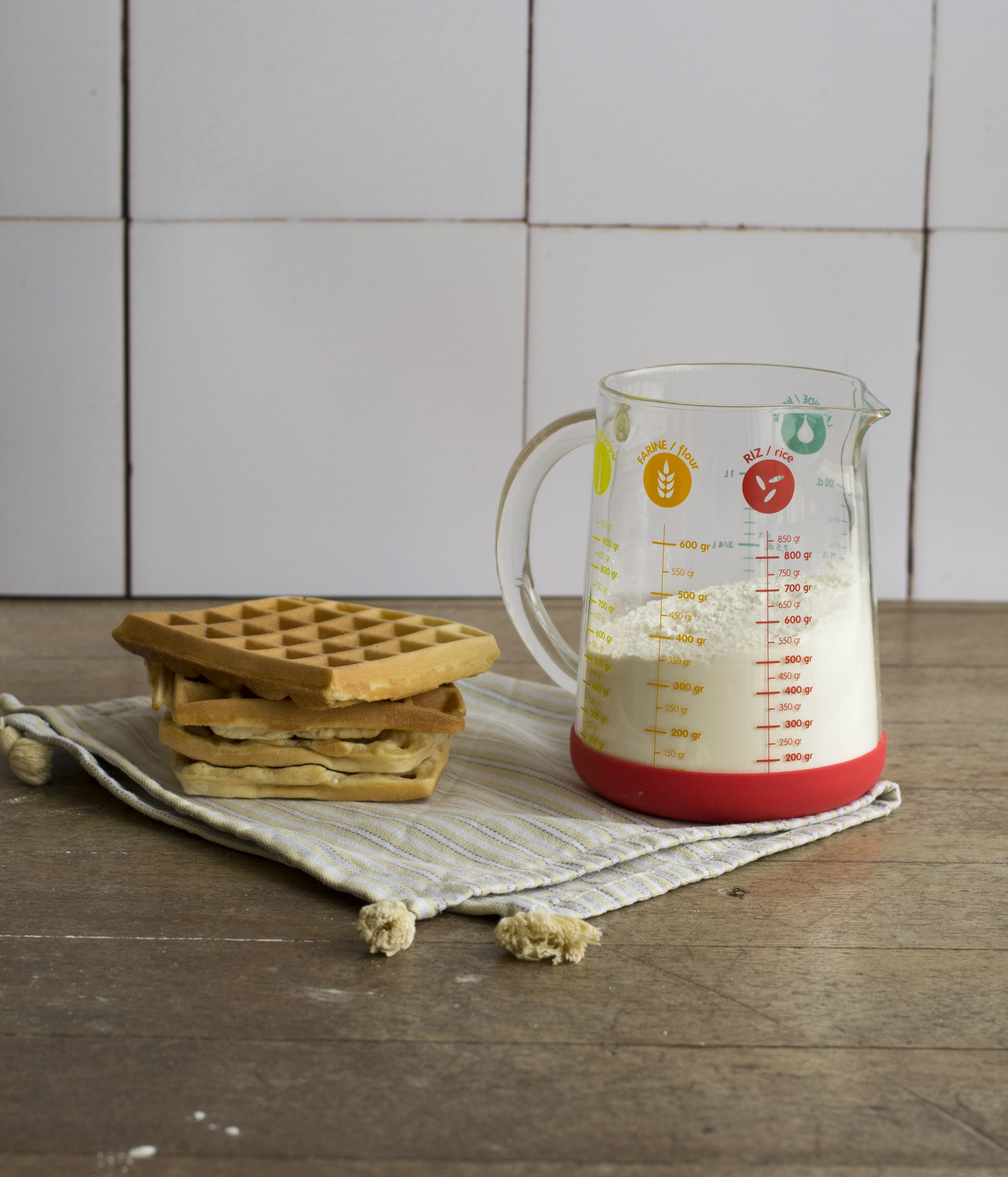 Glass Measuring Pitcher with Removable Silicone Base - Image 3